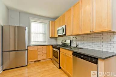 Main picture of 3739 N Greenview Ave