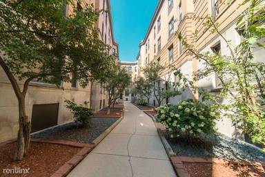 Main picture of 428-438 W Belden Ave
