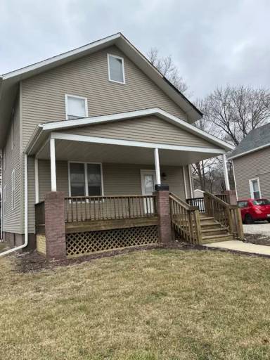Main picture of 806 W Stoughton St