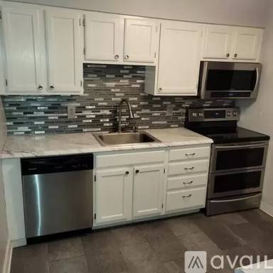 Main picture of 4 Raintree Cir