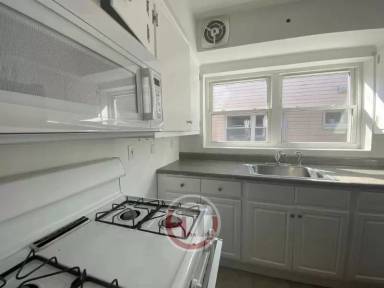Main picture of 4182 E Tremont Ave