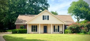 Main picture of 11 Tecumseh Dr