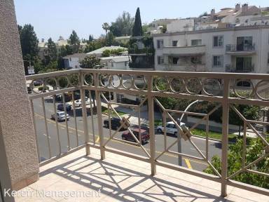 Main picture of 1820 S Beverly Glen Blvd