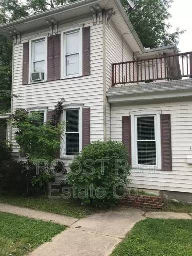 Main picture of 1114 1/2 N Limestone St