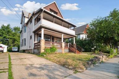 Main picture of 2082 W 100th St