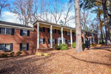 Main picture of 2462 Bragg Blvd