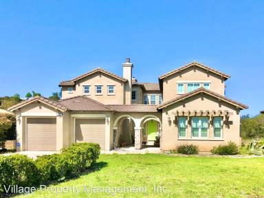 Main picture of 379 Highland Oaks Ct