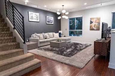 Main picture of 5911 Saturn St