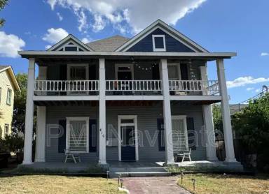 Main picture of 410 E Carson St