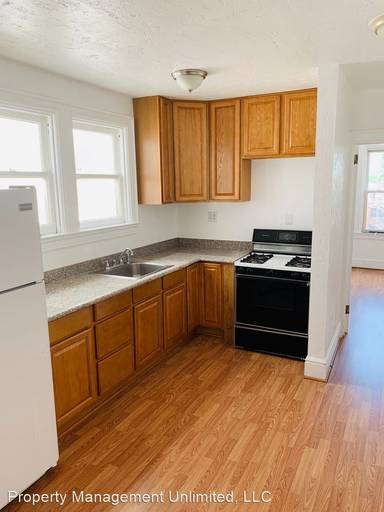 Main picture of 665 W Market St