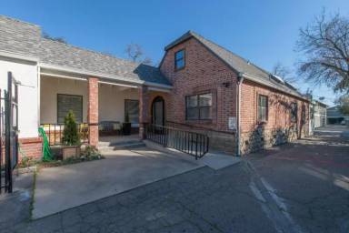 Main picture of 3636 Auburn Blvd