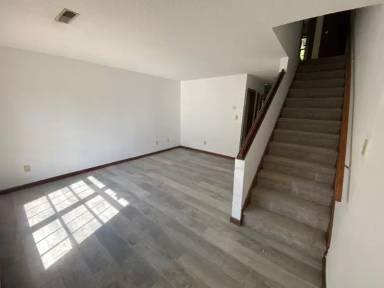Main picture of 114 Colonial Ct