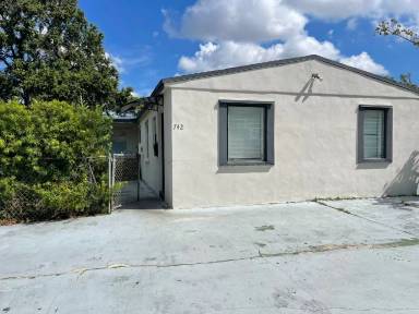 Main picture of 742 SW 4th St