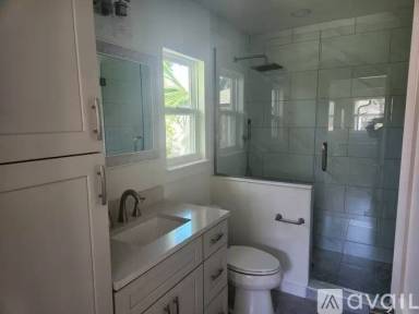 Main picture of 225 S Forest Ave