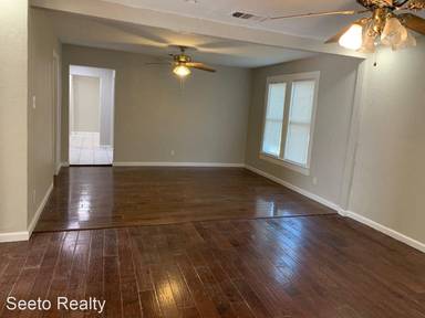 Main picture of 1007 W Clarendon Dr