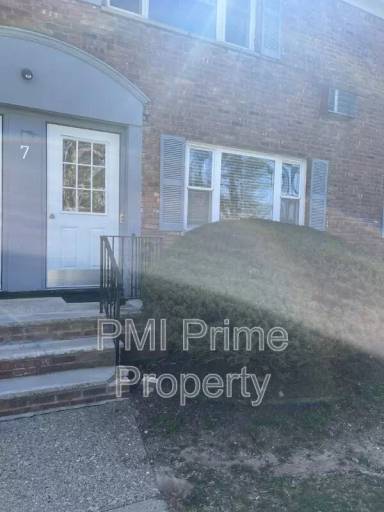 Main picture of 7 Wedgewood Dr