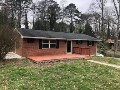 Main picture of 310 Oak Rd