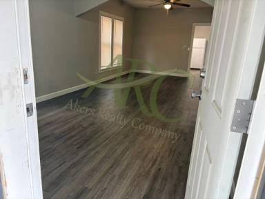 Main picture of 1610 W 18th St
