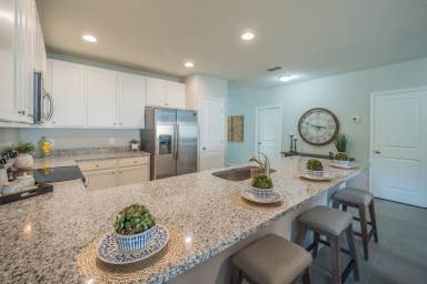 Main picture of 820 NE 7th Pl