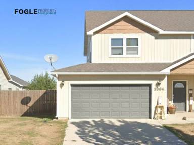 Main picture of 3302 10th Ave NE