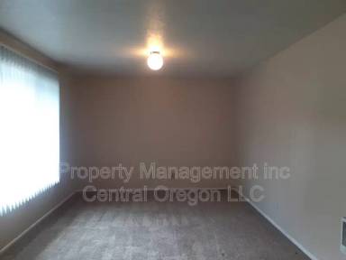Main picture of 184 SW C St