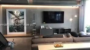Main picture of 1000 Venetian Way