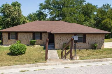 Main picture of 913 Davie Lee Dr