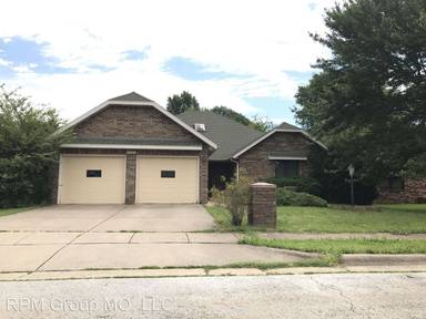 Main picture of 2006 S Lancaster Ave