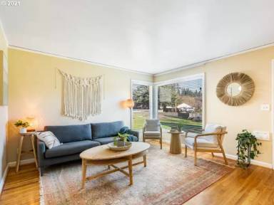 Main picture of 3431 NE Fremont Dr