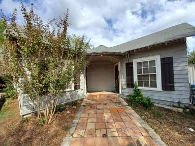 Main picture of 6-8 French Ct