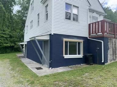 Main picture of 1521 Main St E