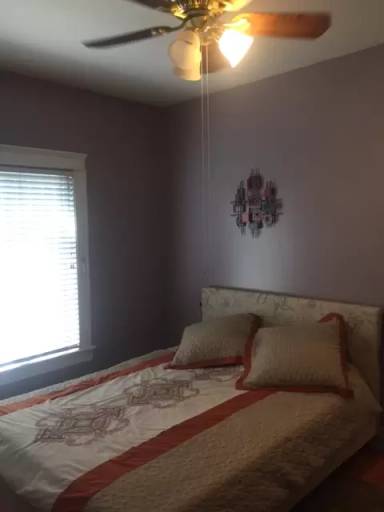 Main picture of 4266 Melrose Ave