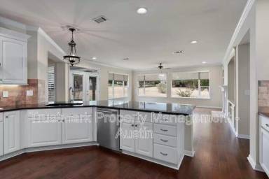 Main picture of 122 Vinca Dr