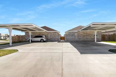 Main picture of 905 W Mahala Ave