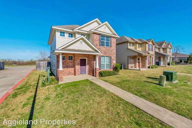 Main picture of 2935 McLaren Dr