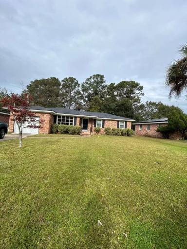 Main picture of 1240 Woodside Dr