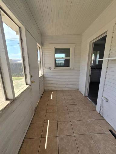 Main picture of 901 S 11th Ave