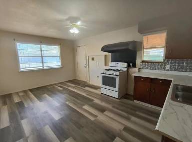 Main picture of 202 W 17th St