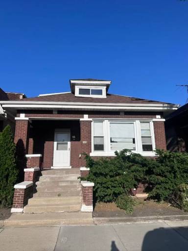 Main picture of 6149 S Richmond St