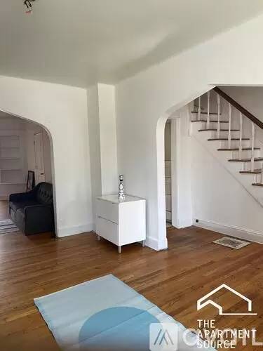 Main picture of 1647 N Tripp Ave