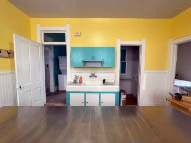 Main picture of 837 W National Ave