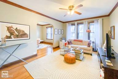 Main picture of 1711 W Belle Plaine Ave