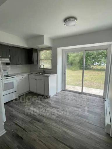 Main picture of 610 E High St