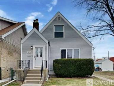 Main picture of 4419 N Nagle Ave