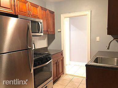 Main picture of 130 W 47th St