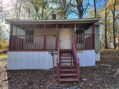 Main picture of 303 Summeral St