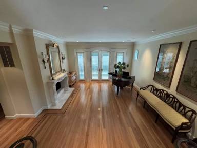 Main picture of 20 Inverness Way