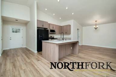 Main picture of 324 Procyon Pl