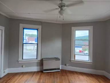 Main picture of 462 Railroad Street - 4