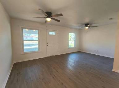 Main picture of 2409 Coleman St